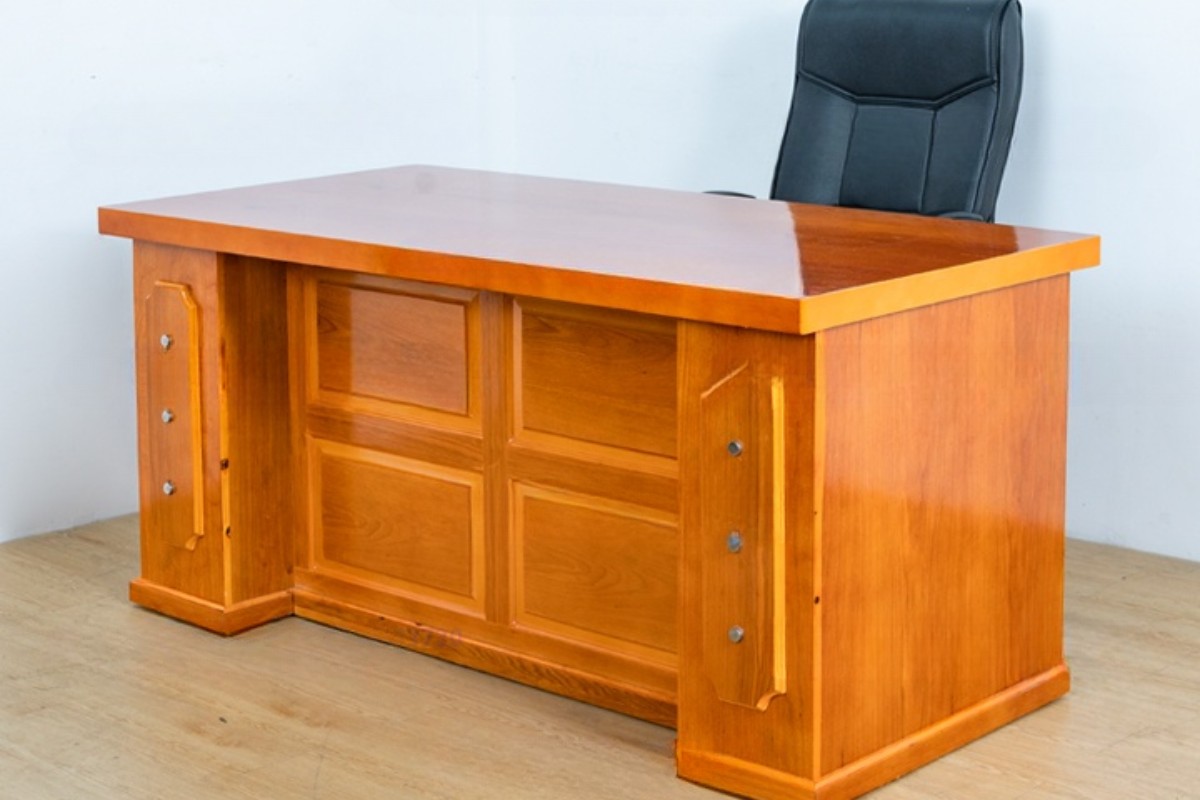 Bàn giám đốc gỗ sồi bền bỉ