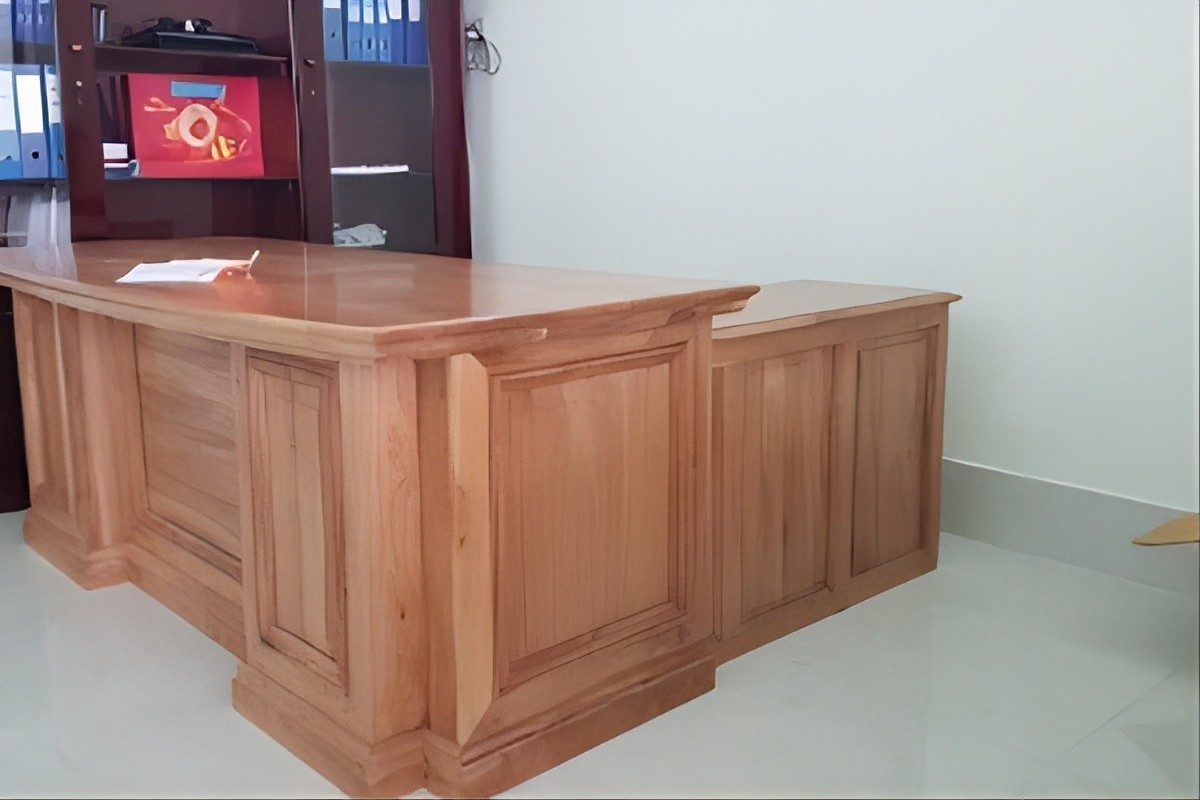Bàn giám đốc gỗ sồi kèm tủ phụ