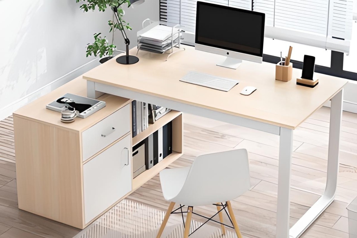 Bàn làm việc chân sắt mặt gỗ với tủ phụ tạo nên sự hiện đại cho căn phòng