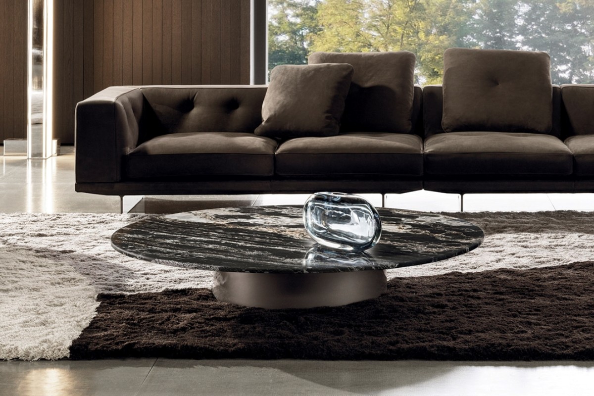 Bàn trà Minotti Doyle với thiết kế mặt đá độc đáo