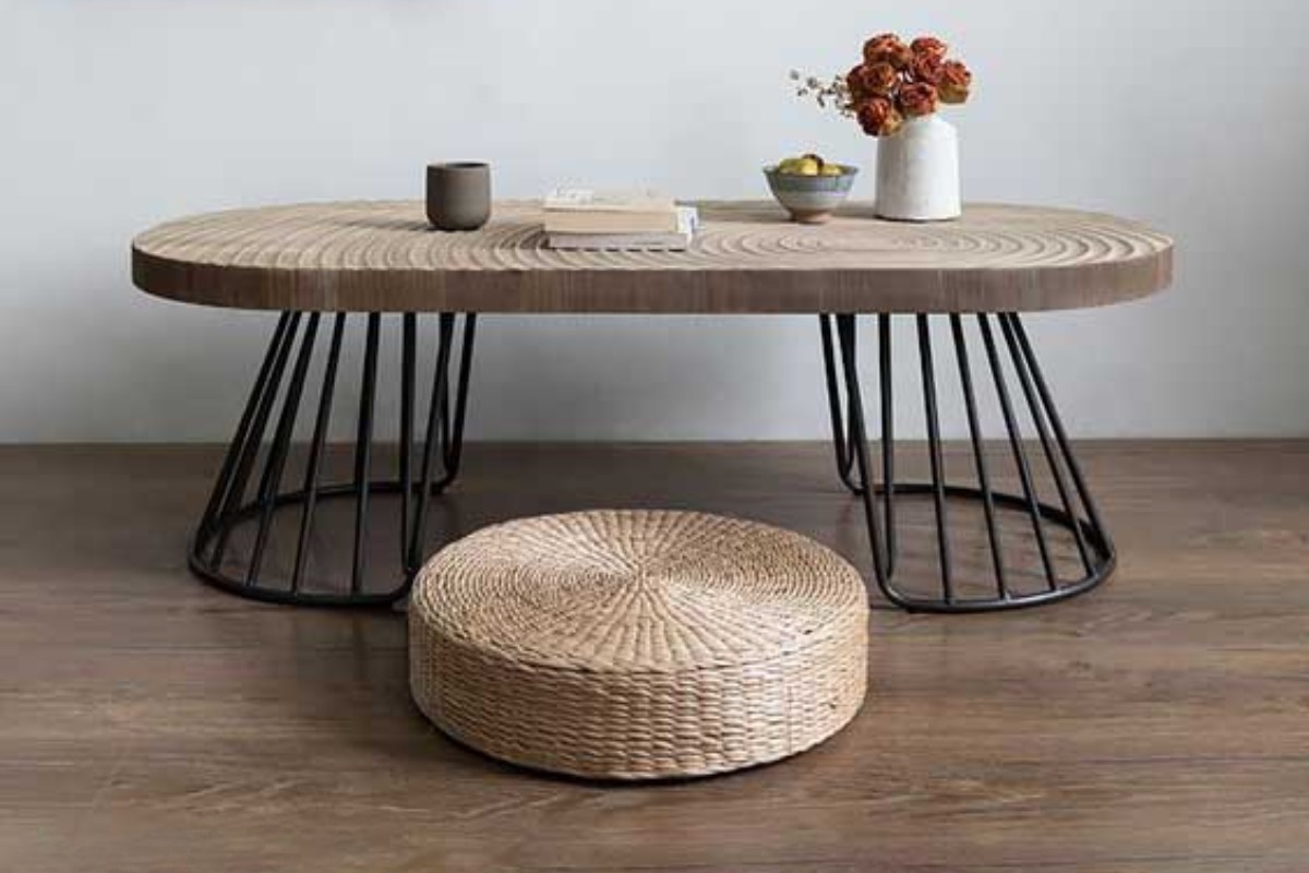 Bàn trà bầu dục chân kim loại đẹp mắt