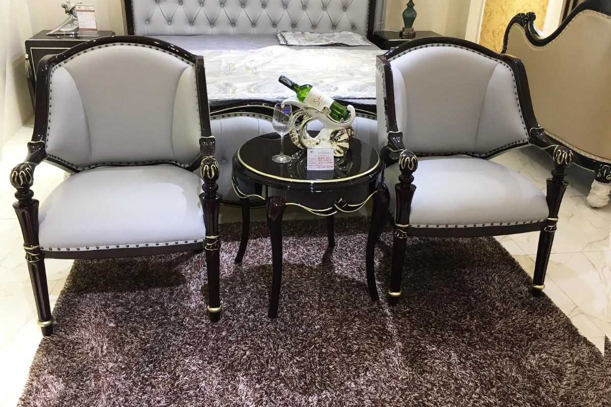 Bàn trà nhỏ bằng gỗ phong cách cổ điển