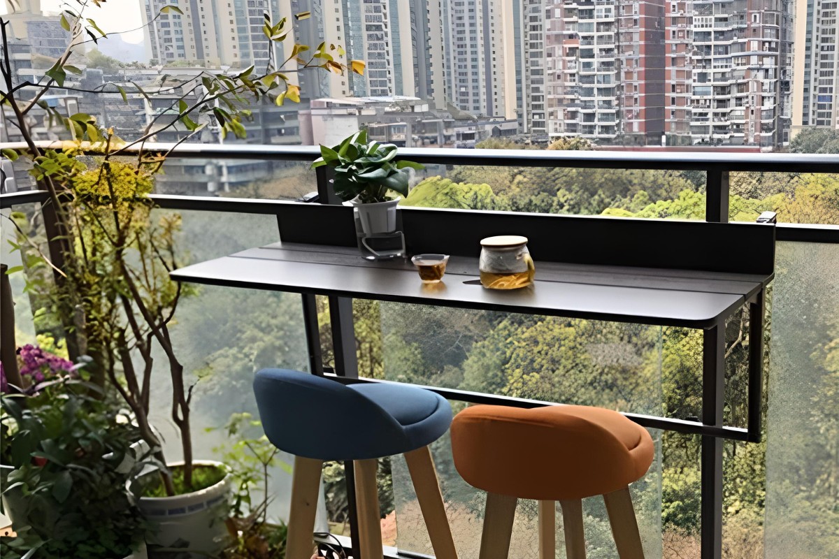 Bàn trà treo ban công nhỏ gọn
