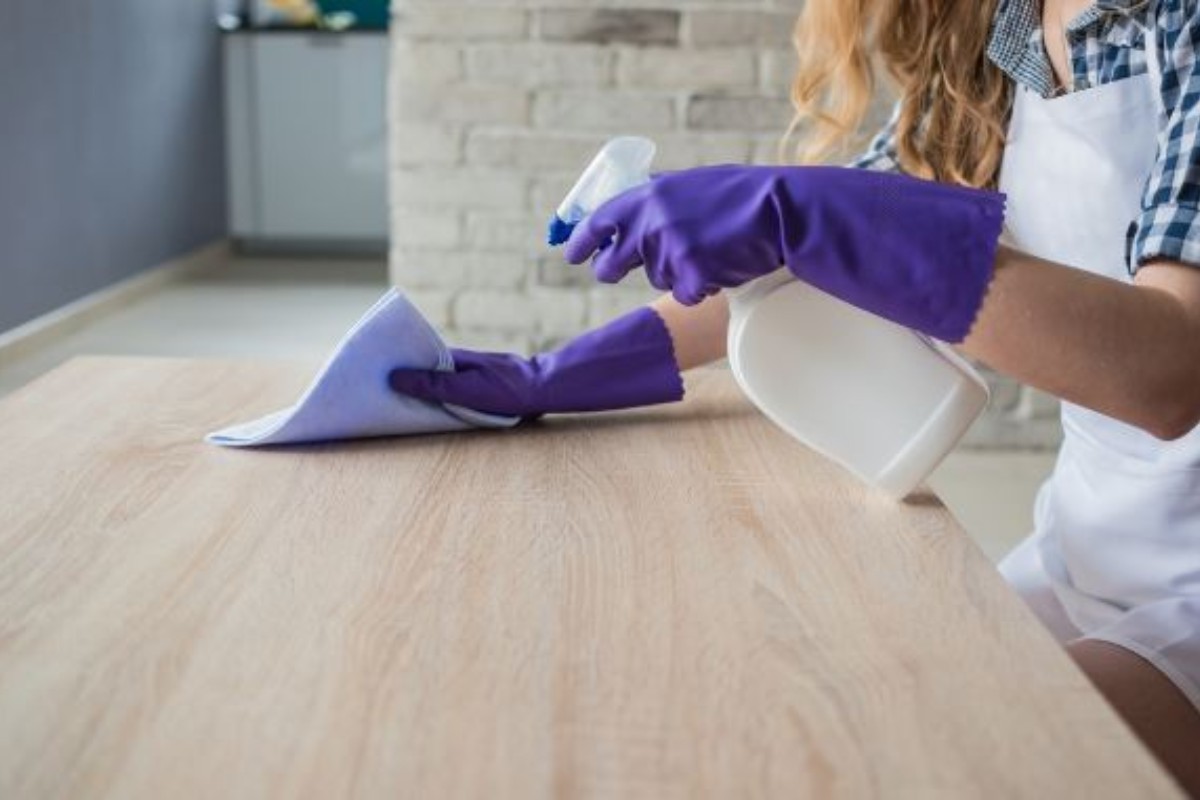 Cách bảo quản và vệ sinh bàn giám đốc MDF