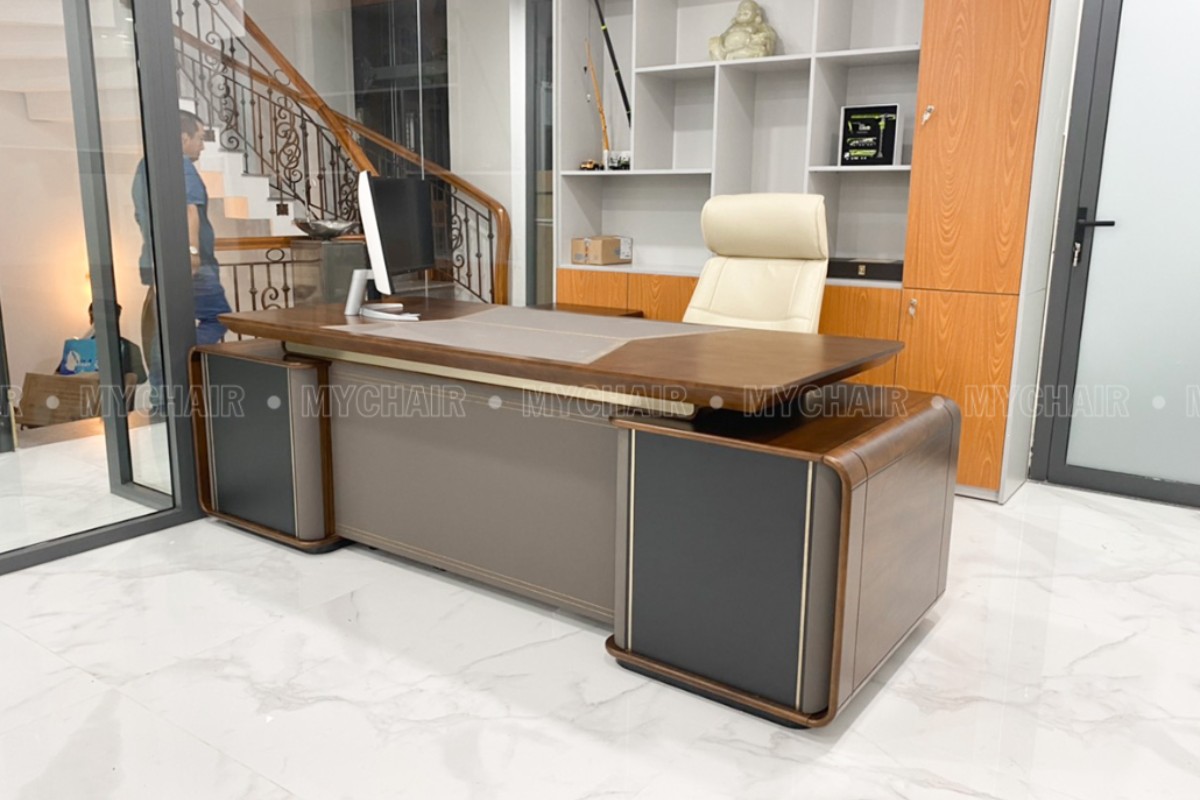 Vệ sinh và bảo dưỡng bàn giám đốc định kỳ