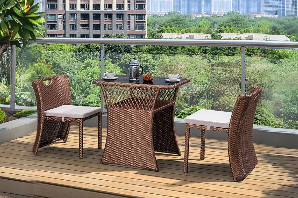 Cách lựa chọn ghế đi kèm bàn trà ban công hợp lý