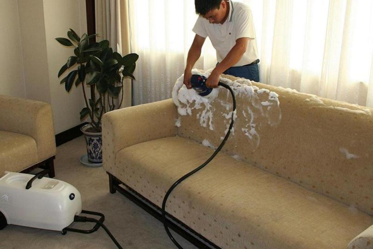Cách xử lý ghế sofa bị bẩn do vết dầu mỡ