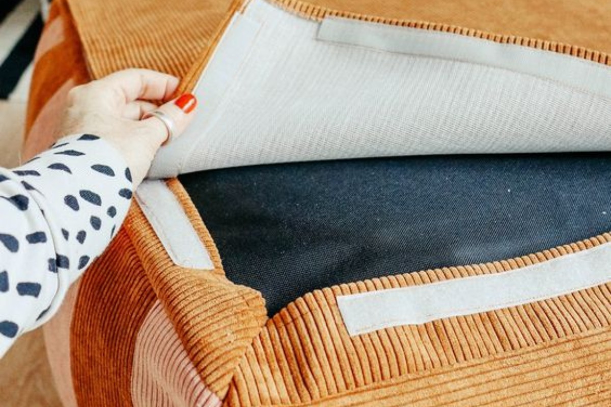 Gắn mặt lưới và hoàn thiện chiếc ghế