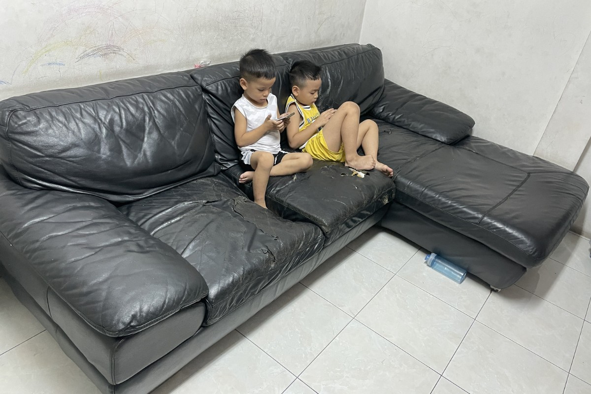Ghế sofa bị hỏng do sử dụng sai cách