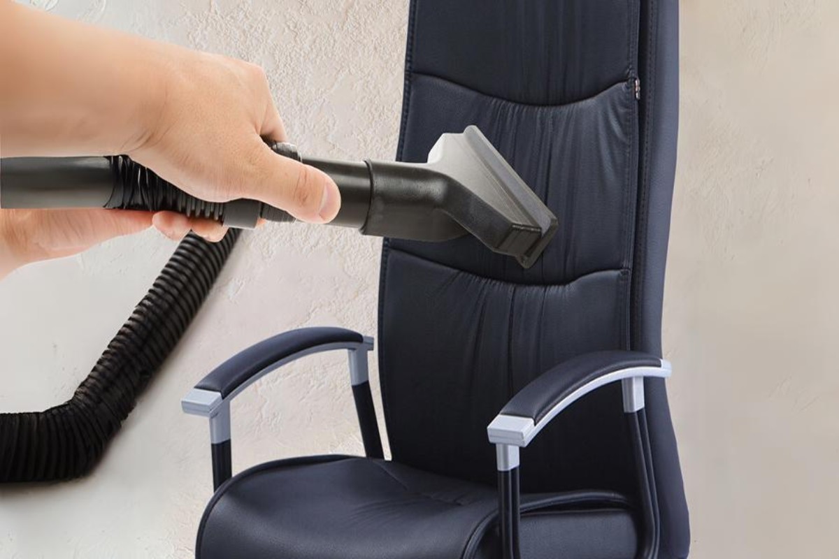 Cách làm sạch ghế xoay da