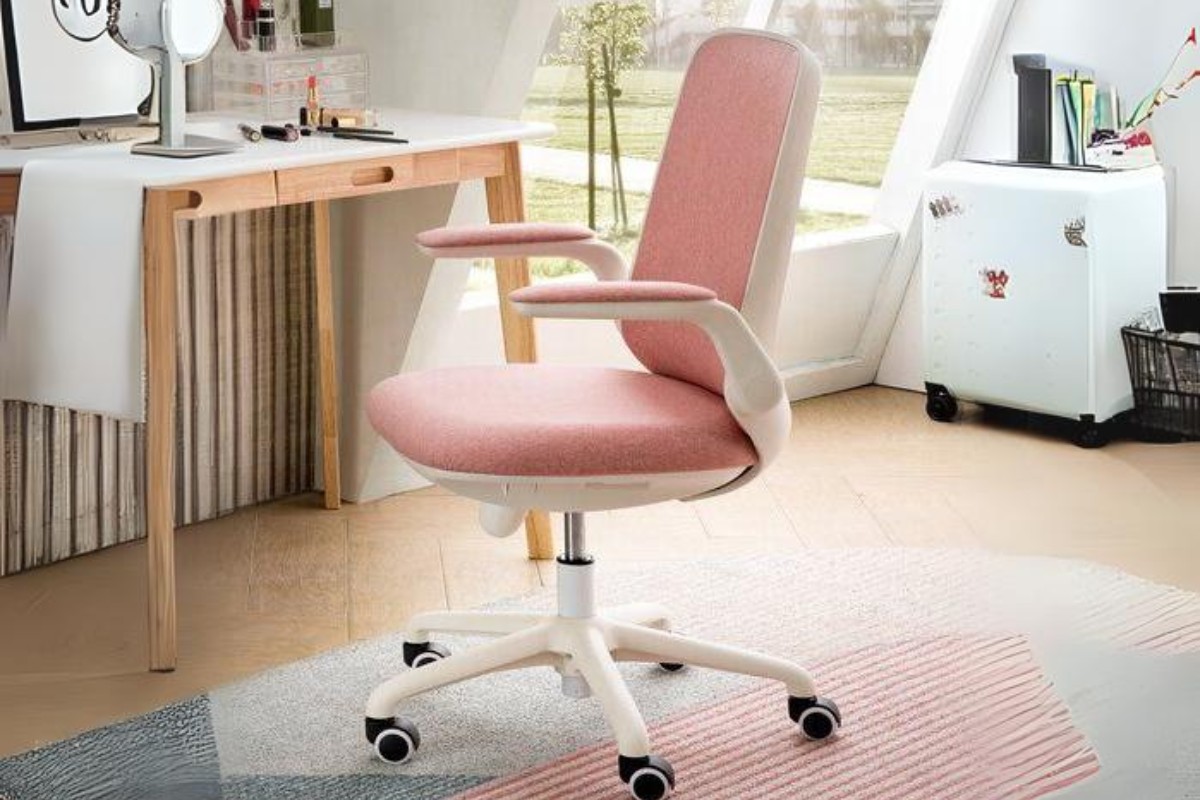Ghế xoay văn phòng tay gập màu hồng