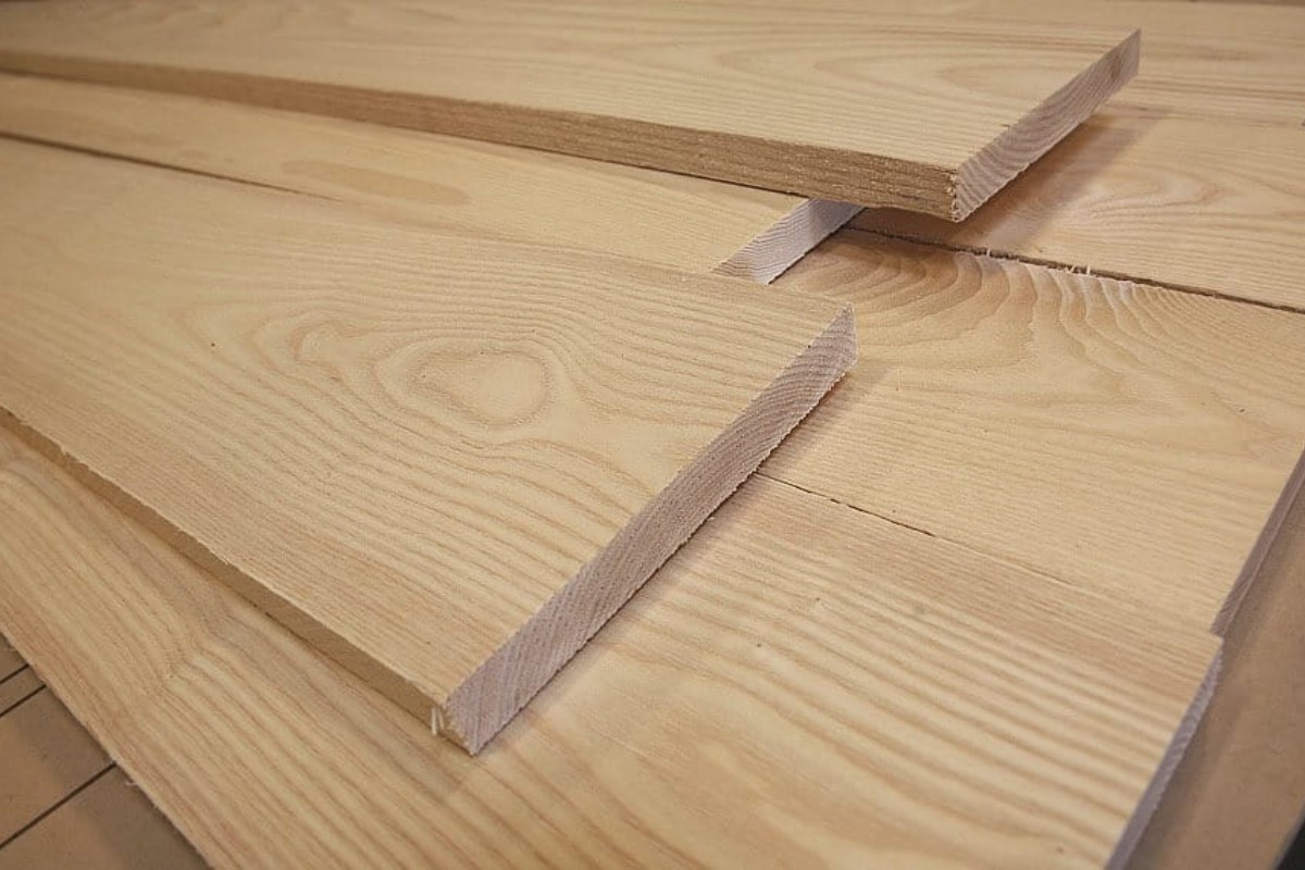 Bàn giám đốc làm từ gỗ tần bì rất bền chắc