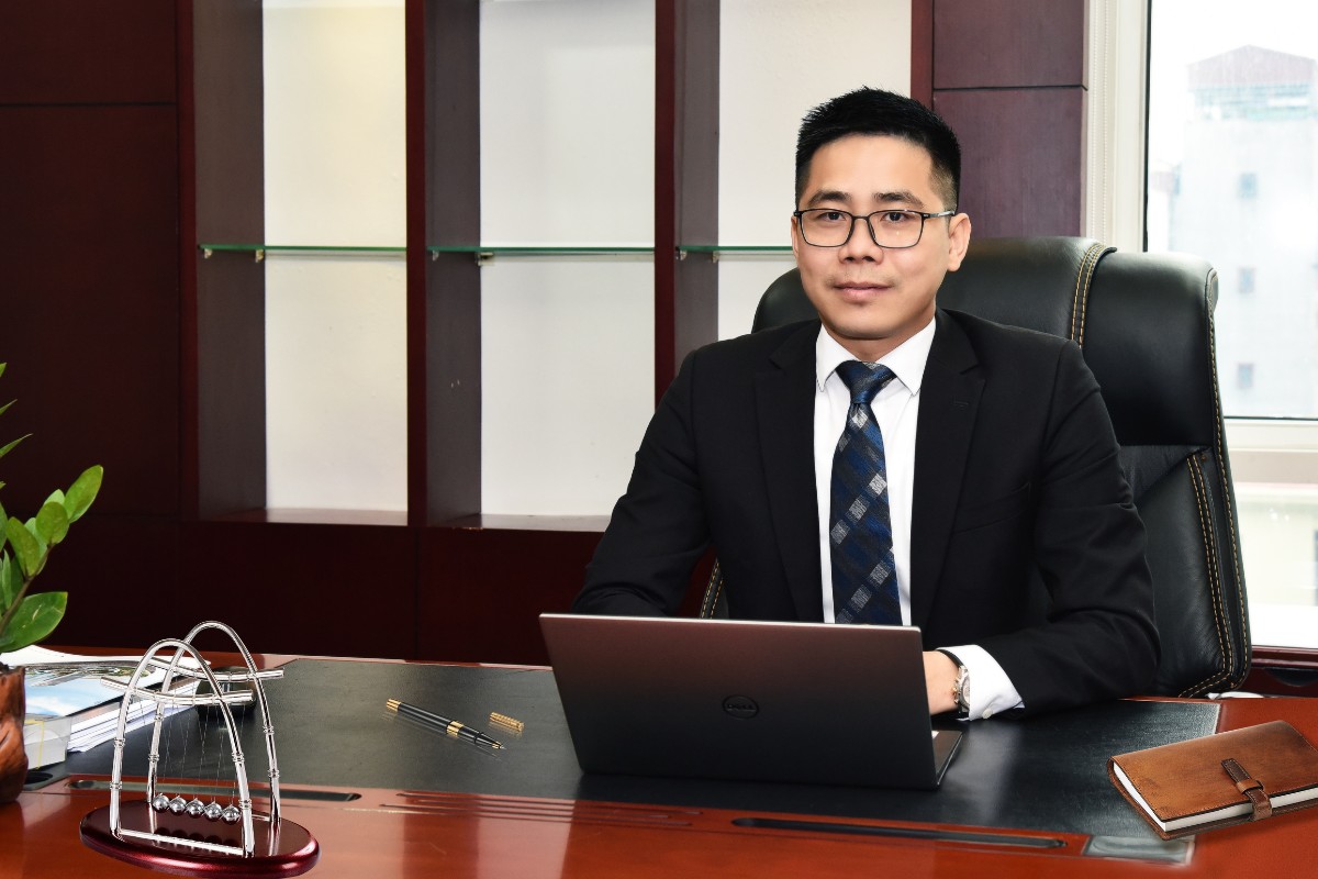 Kinh nghiệm lựa chọn bàn cho giám đốc trẻ