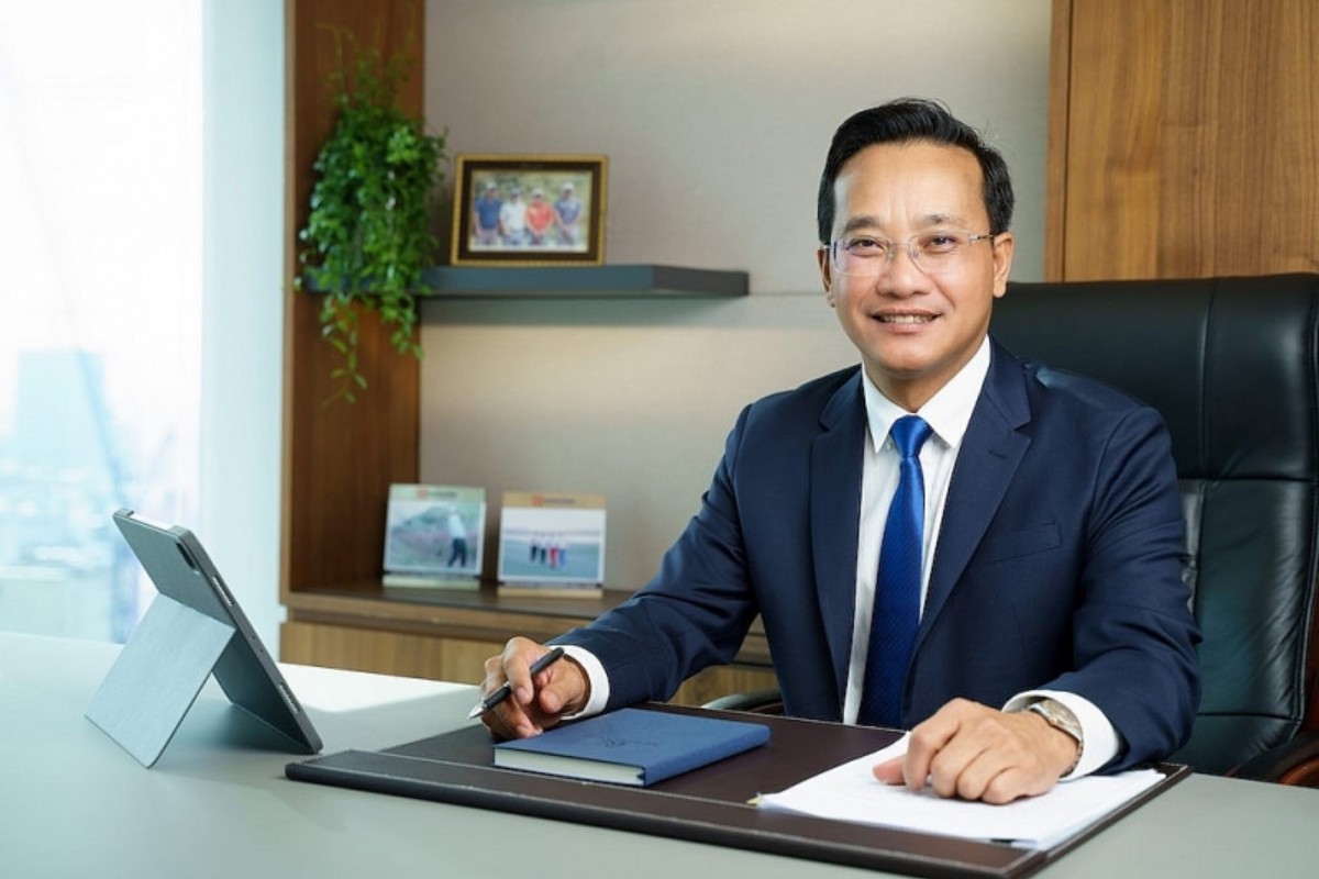 Kinh nghiệm lựa chọn bàn giám đốc cho lãnh đạo trung niên