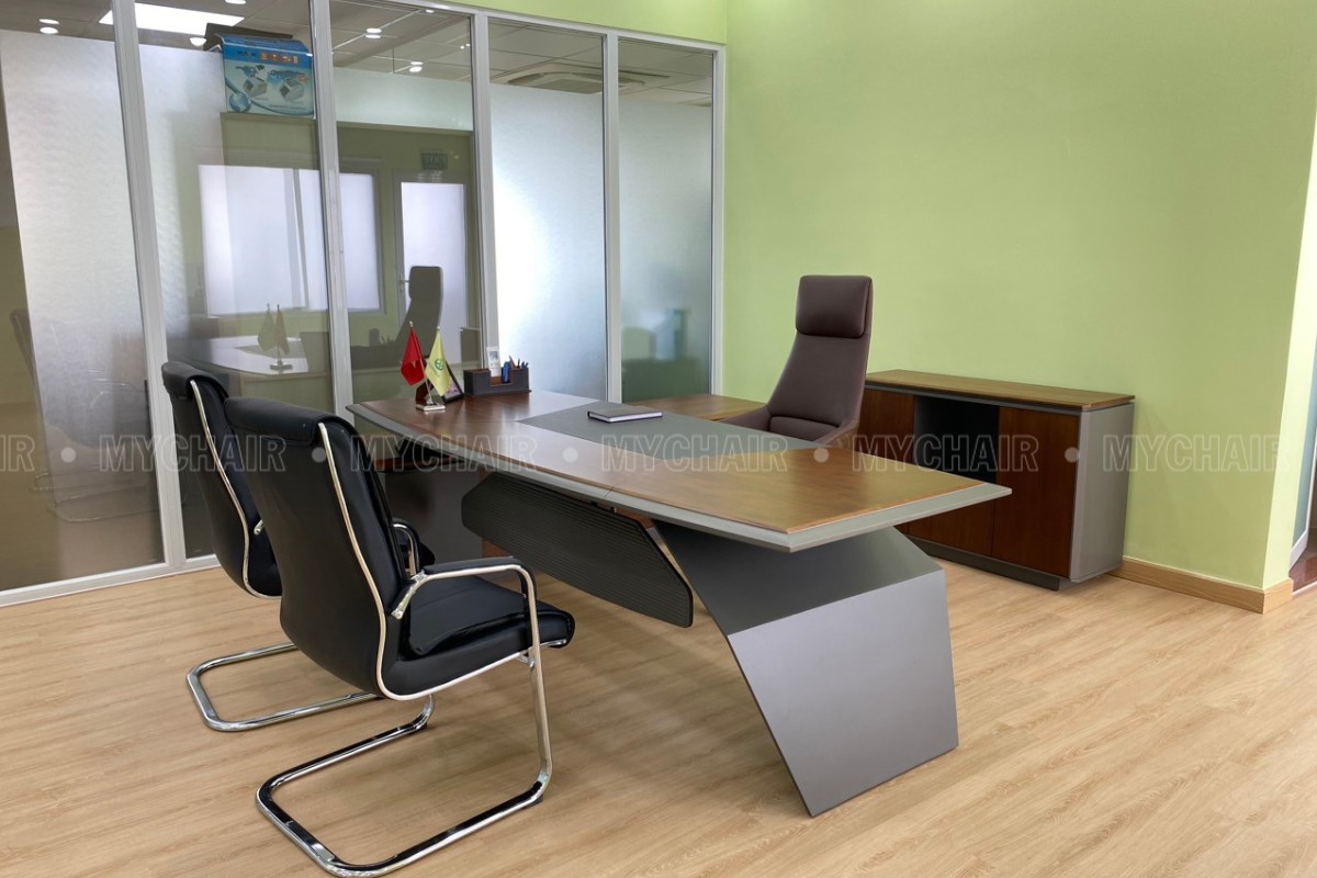Một số điều cần lưu ý khi mua những mẫu bàn giám đốc đơn giản