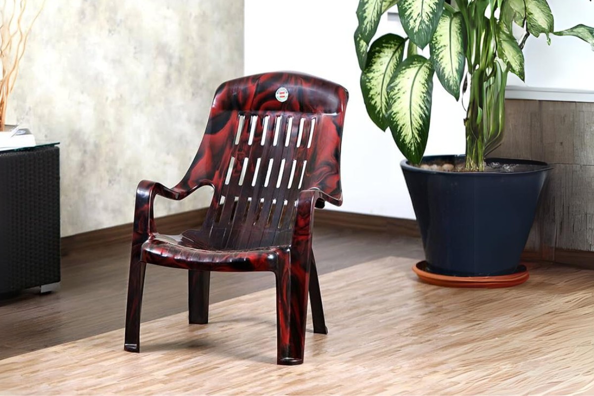 Ghế nhựa thư giãn có thiết kế nhỏ gọn