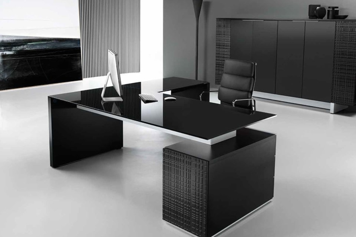 Bàn kính cho giám đốc trẻ