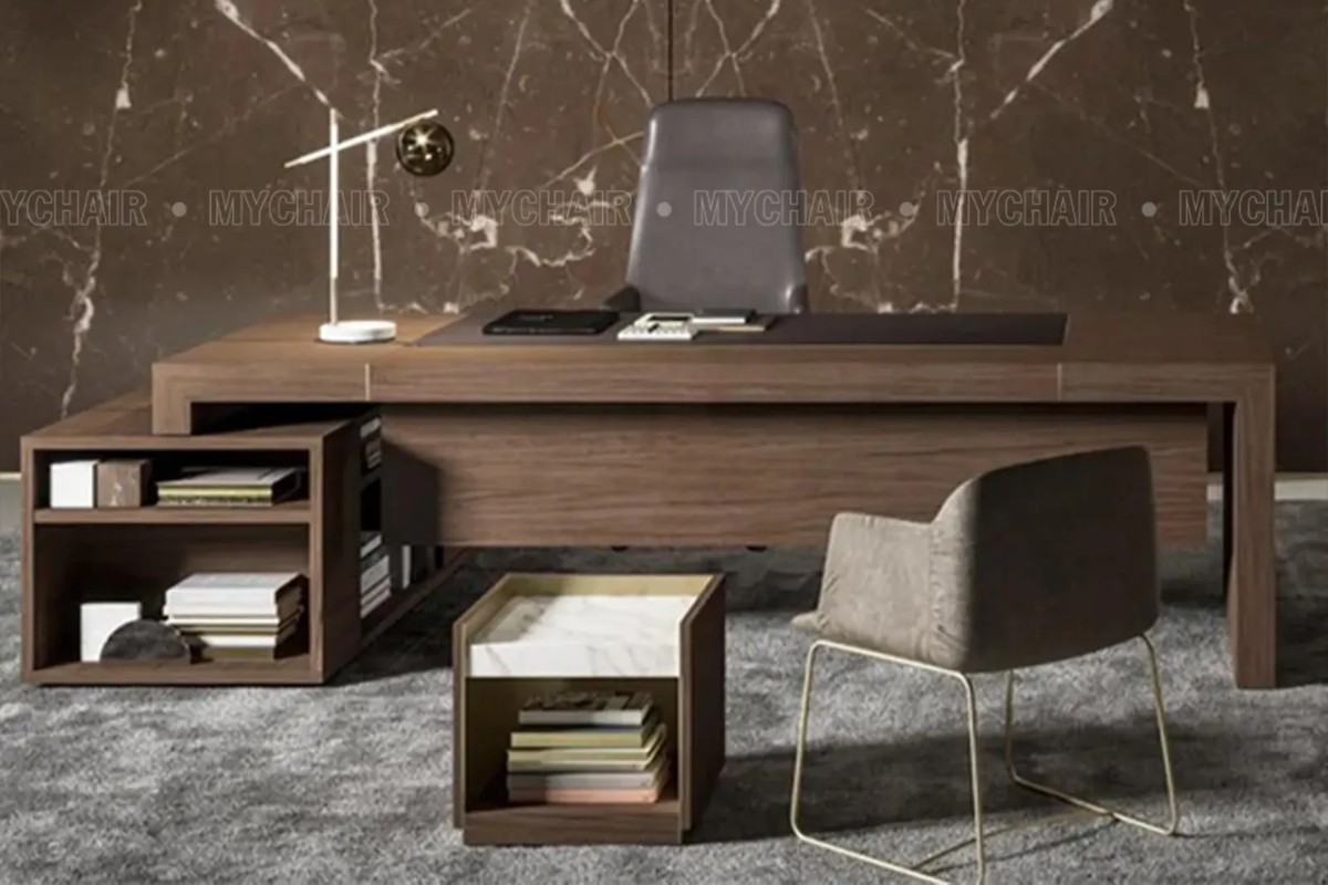Mẫu bàn làm việc cho giám đốc trung niên