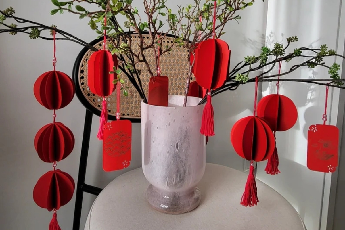 Trang trí tết cho văn phòng bằng lồng đèn
