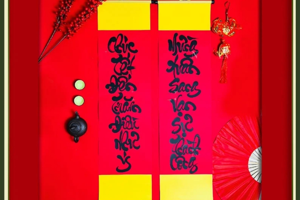 Trang trí tết văn phòng bằng câu đối đỏ