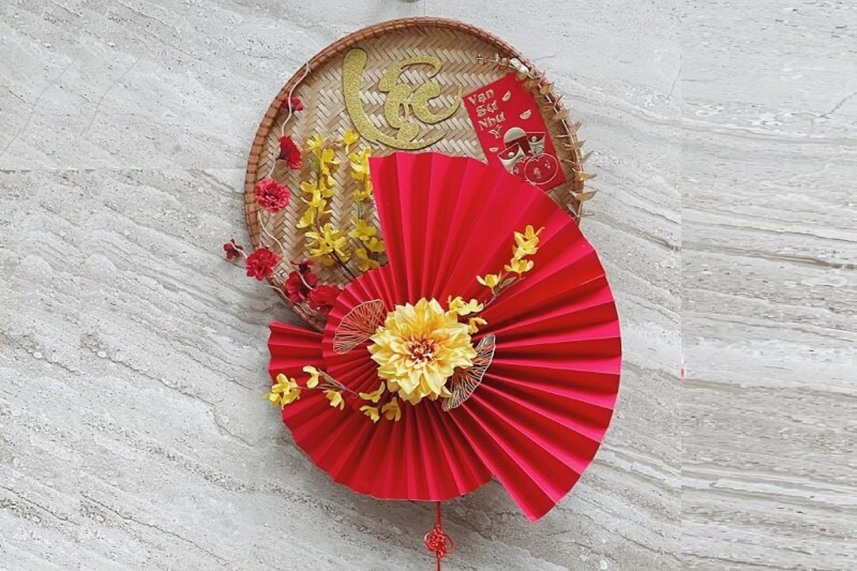 Decor trang trí Tết văn phòng bằng mẹt tre ấn tượng