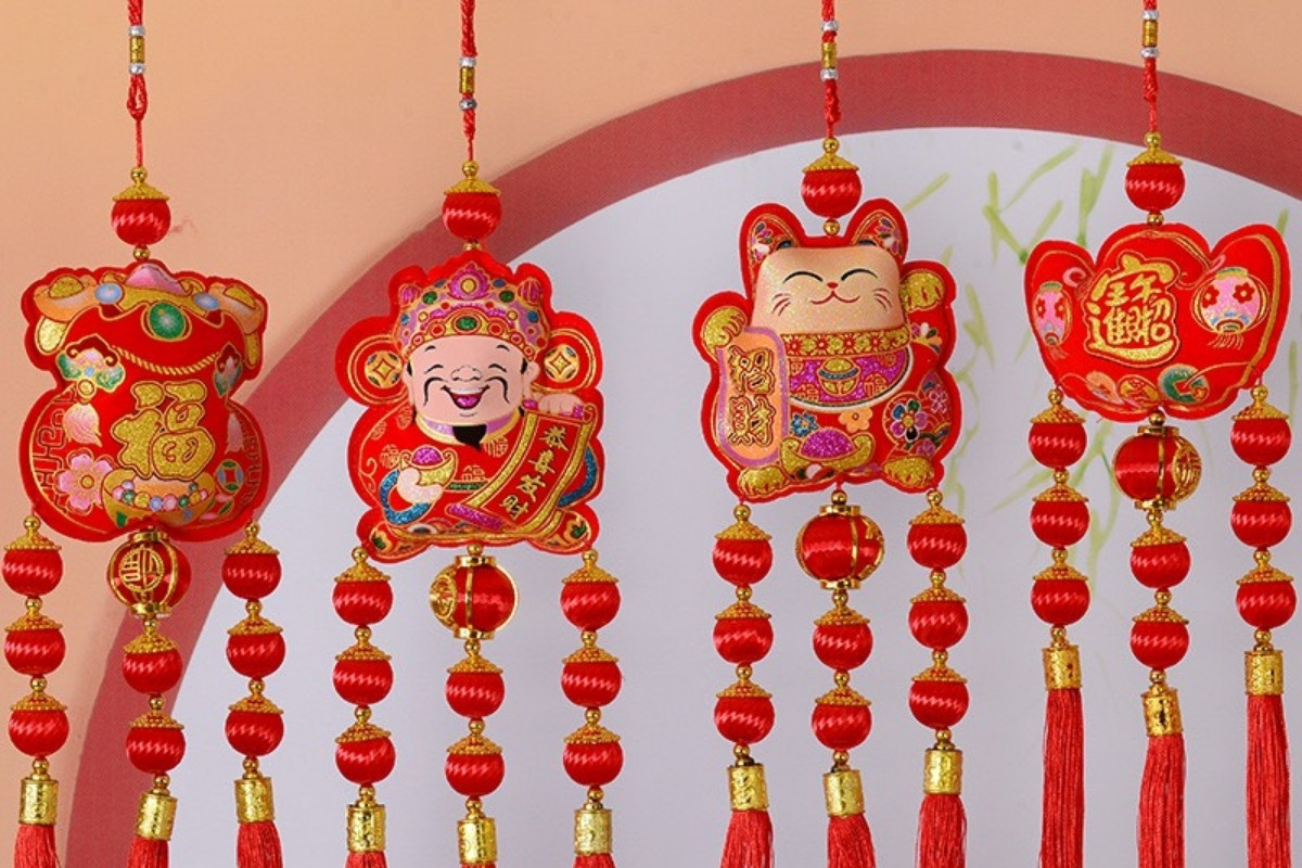 Trang trí tết văn phòng bằng bùa may mắn