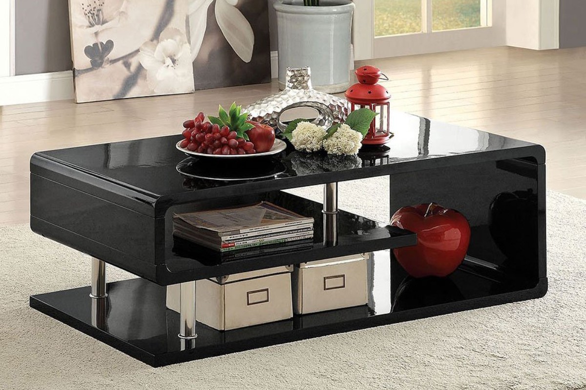 Bàn trà màu đen dễ kết hợp với các món đồ nội thất khác