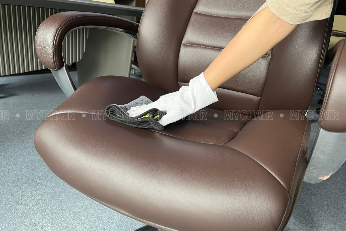 Vệ sinh ghế da thường xuyên là điều cần thiết