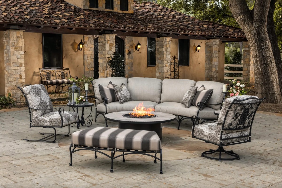 Bộ sofa ngoài trời sang trọng