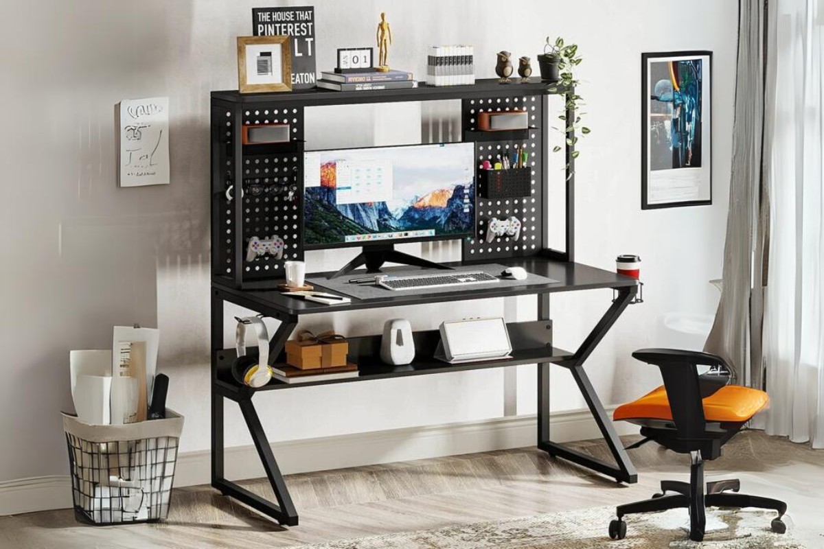 Bàn làm việc gaming tiện lợi
