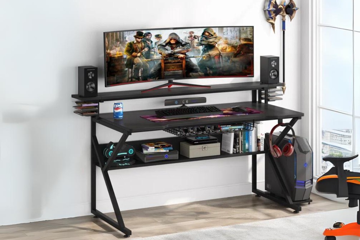 Bàn gaming có kệ để đồ