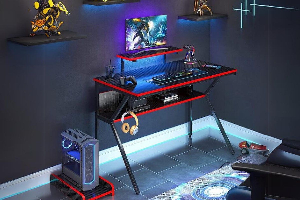 Bàn làm việc gaming tiện ích