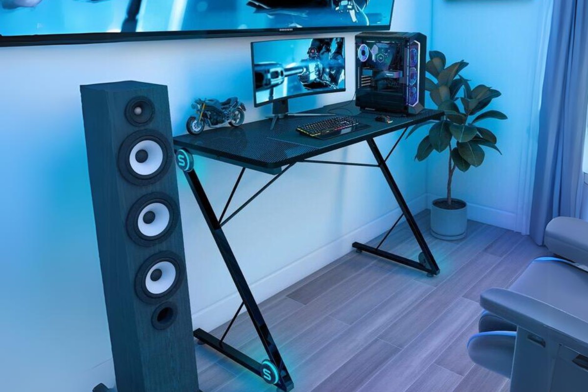 Bàn làm việc gaming nhỏ gọn