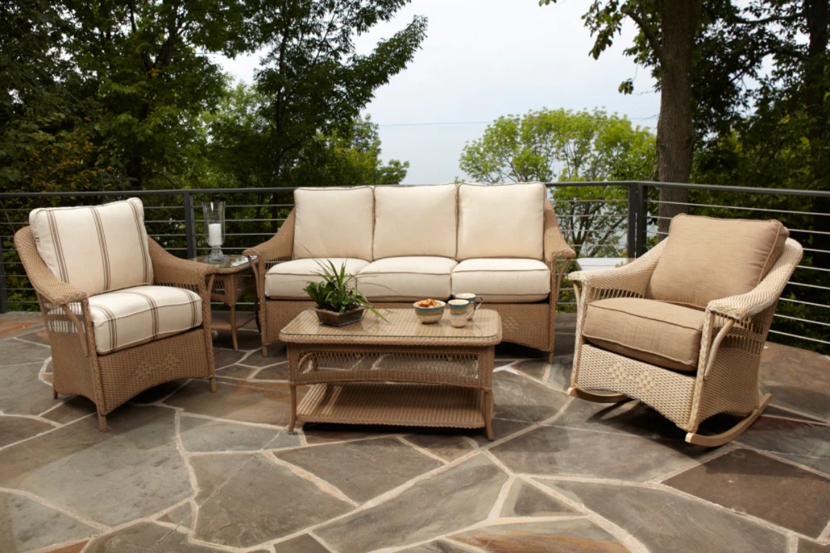 Ưu nhược điểm của các mẫu ghế sofa ngoài trời