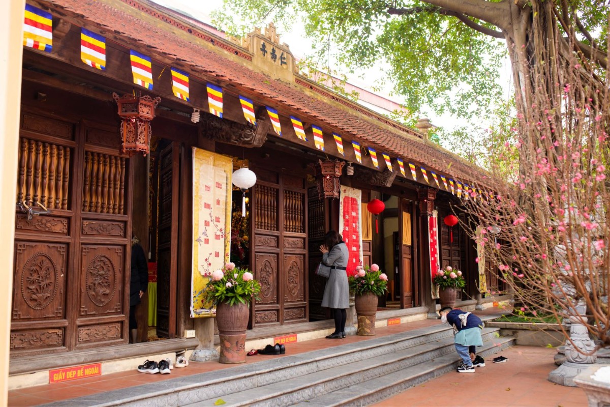 Đi chùa vào đầu năm mới