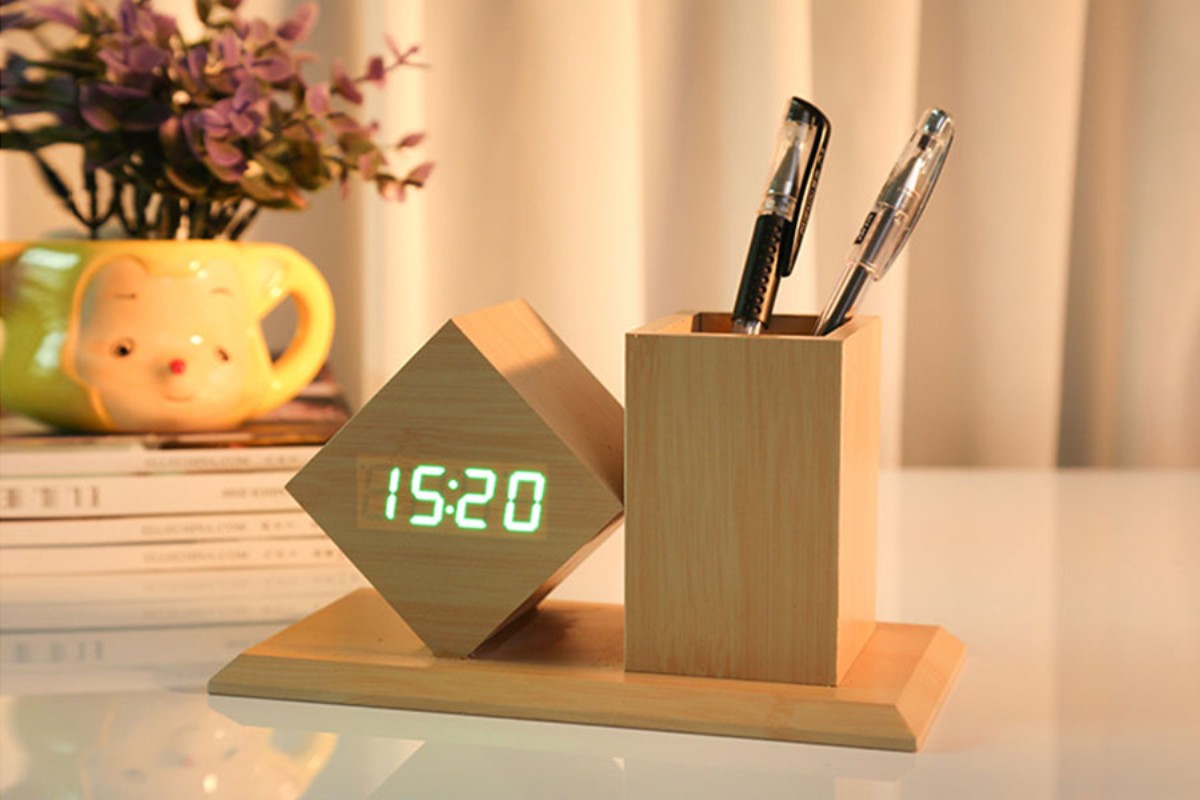 Đồng hồ gỗ tích hợp ống đựng bút