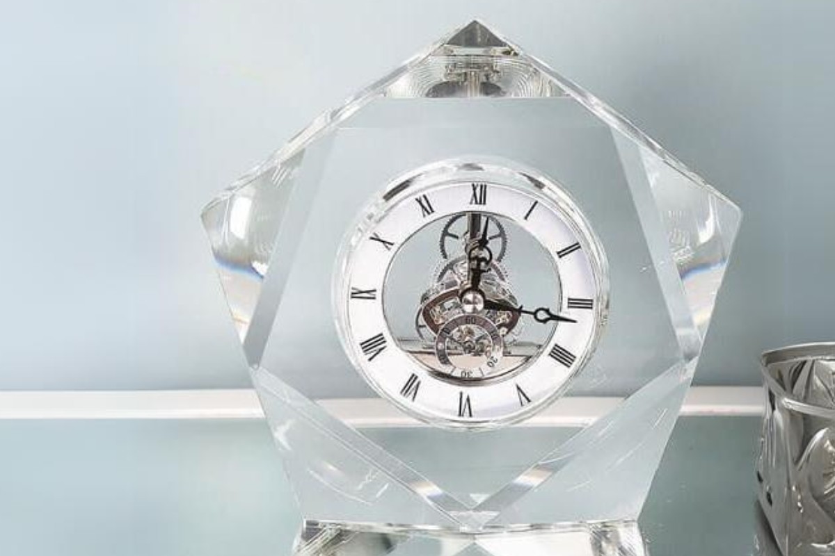 Đồng hồ để bàn làm việc pha lê