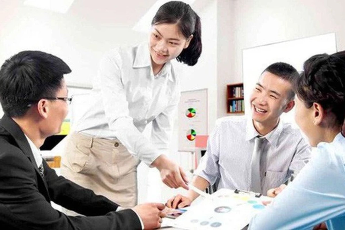 Giao lưu với đồng nghiệp