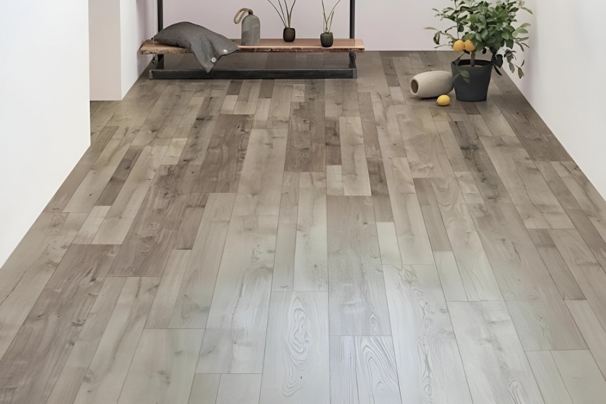 Sàn gỗ được làm bằng laminate độ bóng của gỗ tuyệt đẹp