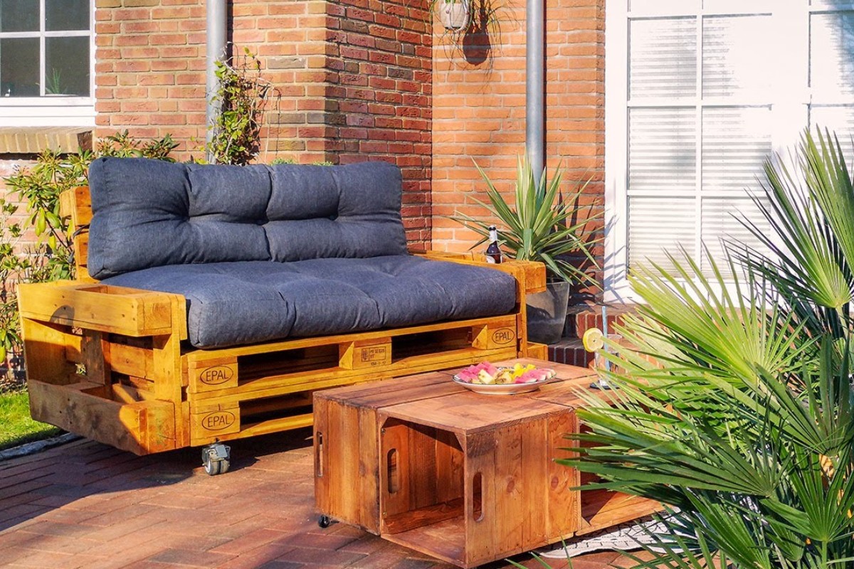 Sofa ngoài trời bằng gỗ pallet