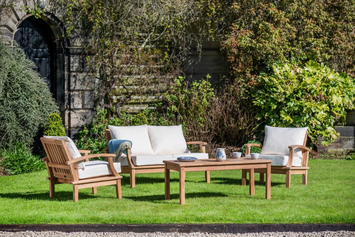 Ghế sofa ngoài trời bằng gỗ
