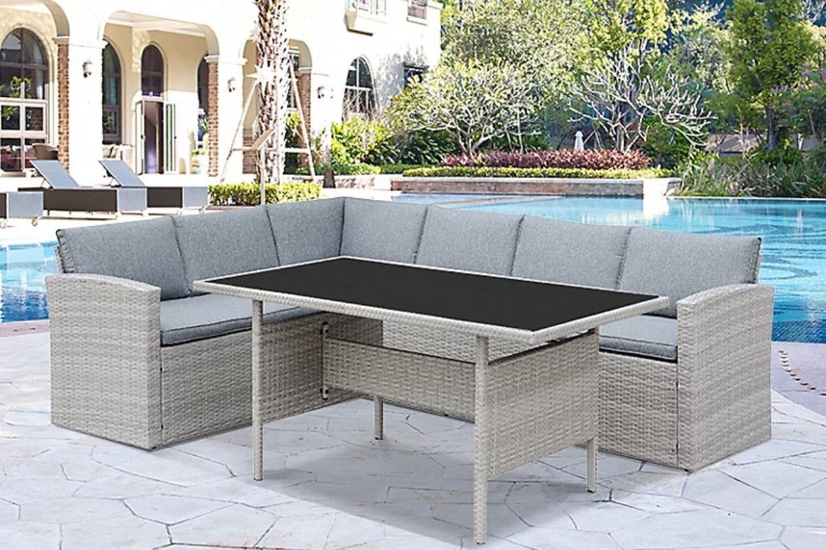 Sofa ngoài trời bằng nhựa giả mây bền bỉ