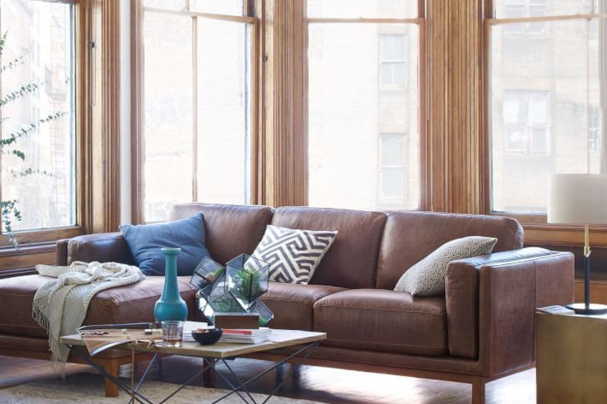 Sofa simili góc với không gian thoáng mát, thư giãn