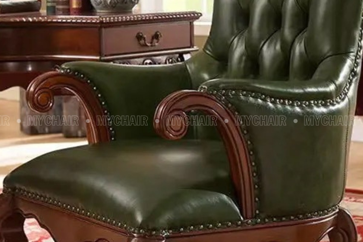 Ghế giám đốc NO221 được điểm xuyết những dải cúc mạ vàng đồng