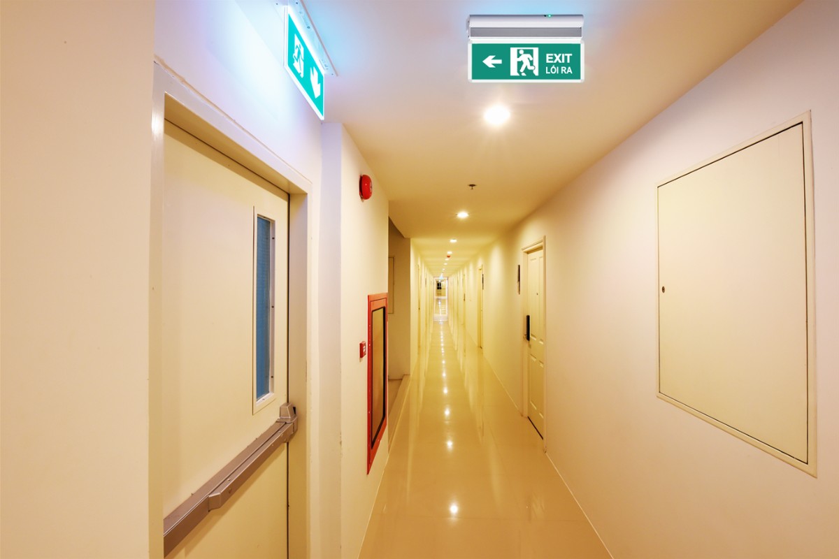 Cần cân nhắc đến hệ thống chiếu sáng trong lối thoát hiểm