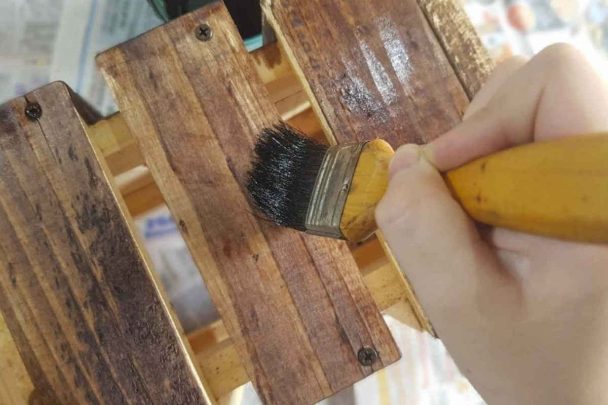 Hoàn thiện bộ bàn ghế gỗ pallet