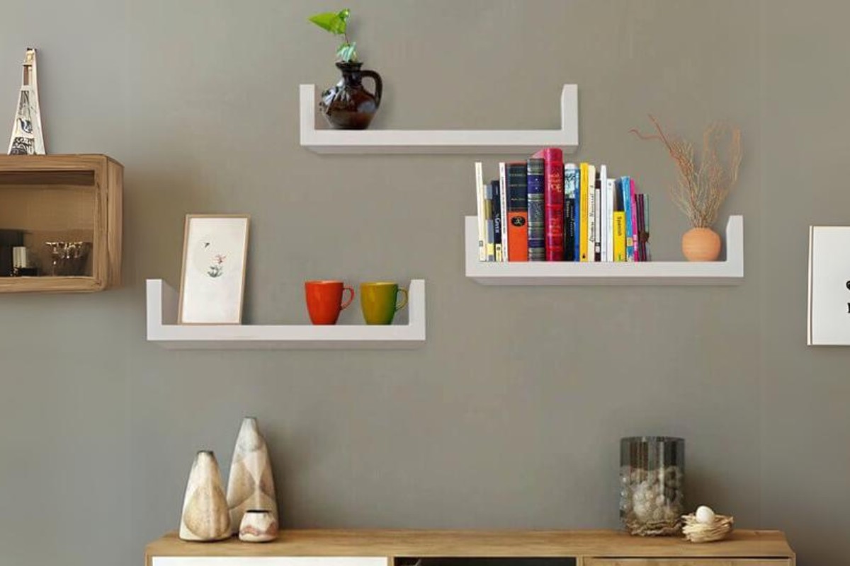 Kệ sách treo tường bằng gỗ công nghiệp