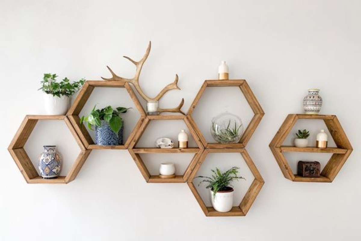 Kệ sách treo tường tự làm hình tổ ong