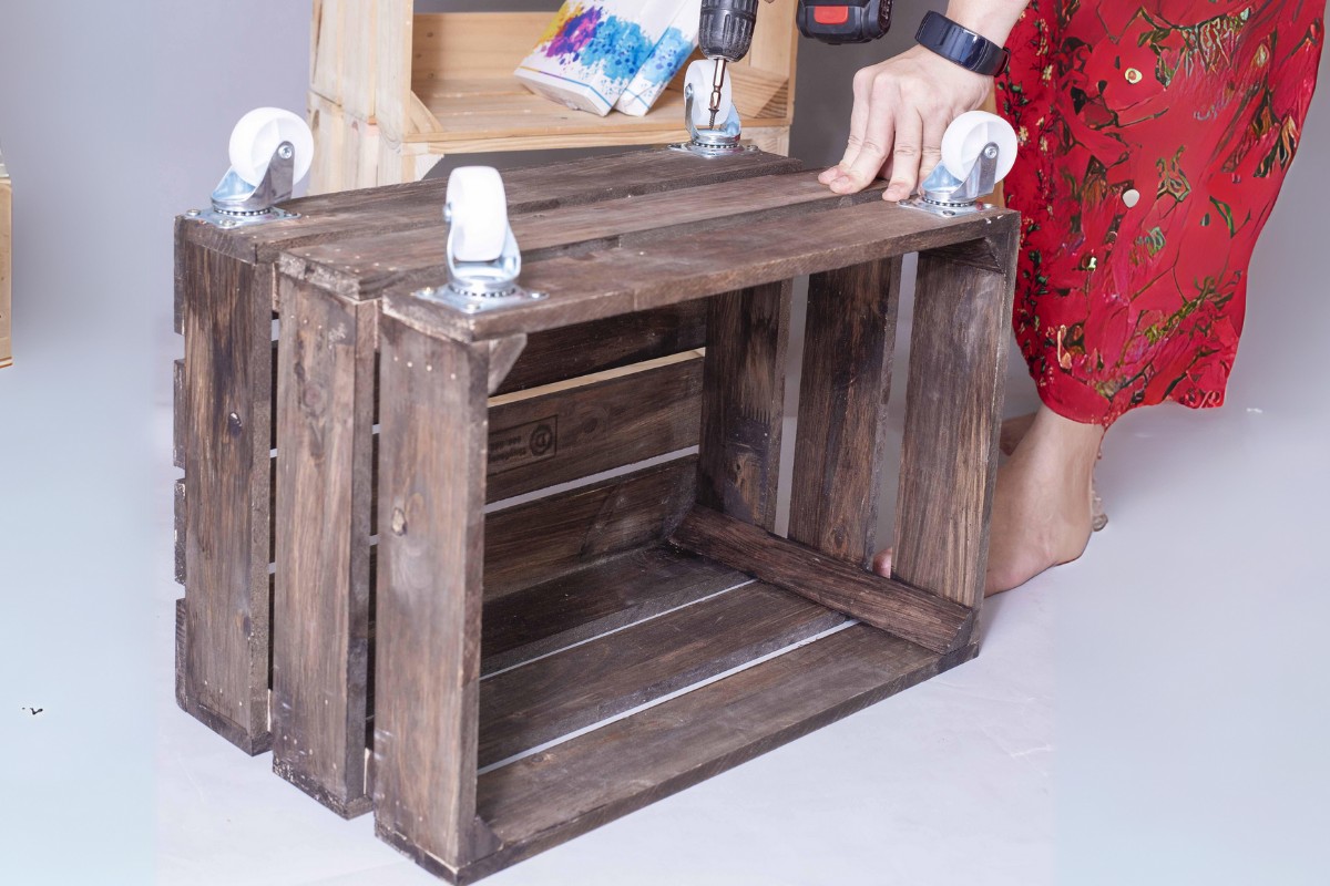 Láp ráp bàn gỗ pallet