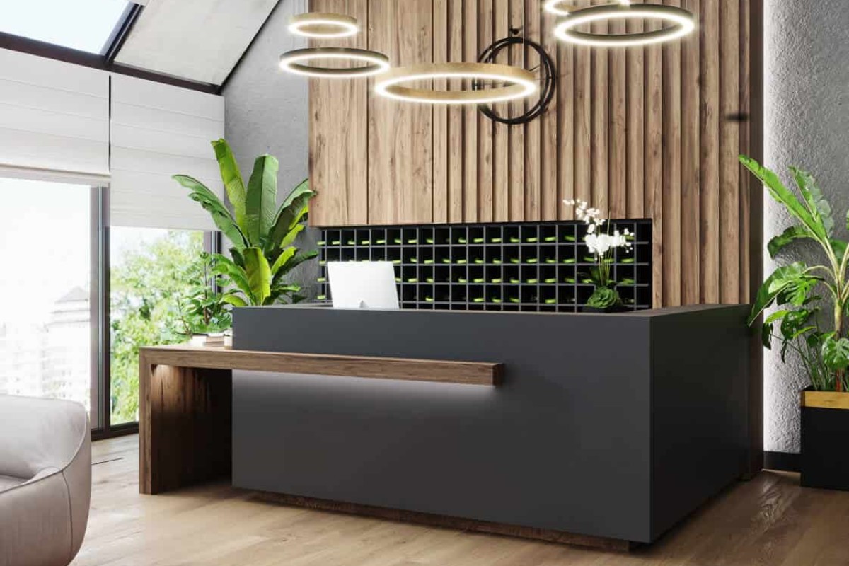 Quầy lễ tân giúp tạo ấn tượng với khách hàng